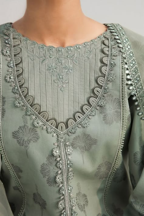 Unique Neck Design, Long Kameez, Dress Design Pakistani, Cutwork Dress, Neck Stitching, Stylish Kurtis Design, Gala Design, Border Lace, Neck Designs For Suits