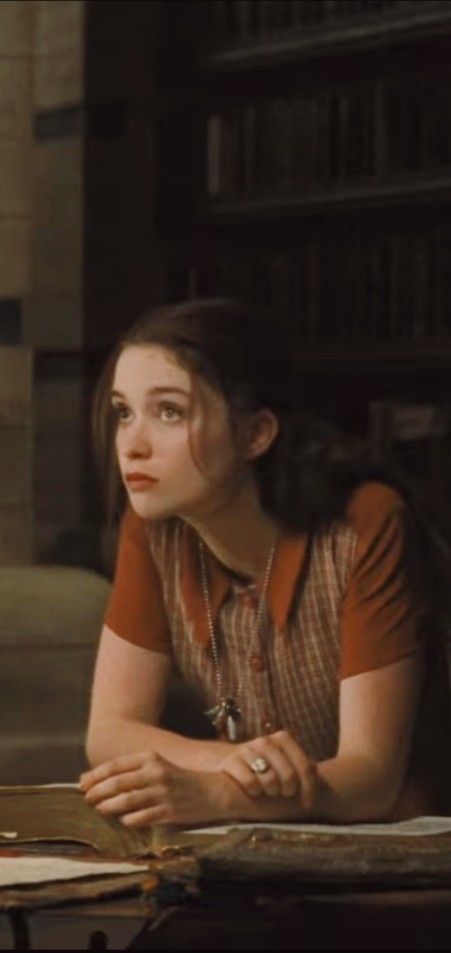 Lena Duchannes from Beautiful Creatures Lena Duchannes Aesthetic, Academia Aesthetic Books, Beautiful Creatures Book, Dark Academia Aesthetic Books, Lena Duchannes, Dark Fantasy Aesthetic, Beautiful Creatures Movie, Dark Academia Wallpaper, Aesthetic Books