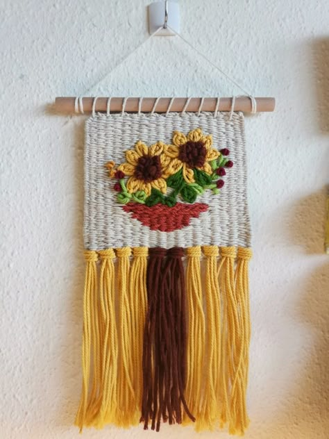 Sunflower Weaving, Tapestry Loom Weaving, Weaving Patterns Loom, Weaving Patterns Design, Weaving Embroidery, Plant Hanger Macrame, Crochet Wall Art, Tapestry Loom, Weaving Loom Diy