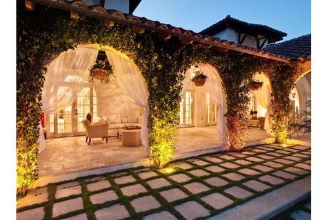 Spanish Style Home With Wrap Around Porch, Arched Veranda, Hacienda Style Homes, Casas Coloniales, Hacienda Style, Spanish Style Homes, Spanish House, Mediterranean Homes, Spanish Style