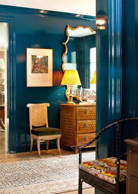 Eye For Design: Decorating Walls With Lacquer For Glamorous High Gloss Interiors 2024 Bedroom, Fine Paints Of Europe, Lacquered Walls, Navy Walls, Farmhouse Side Table, Revere Pewter, Teal Walls, Interior Paint Colors, Blue Rooms