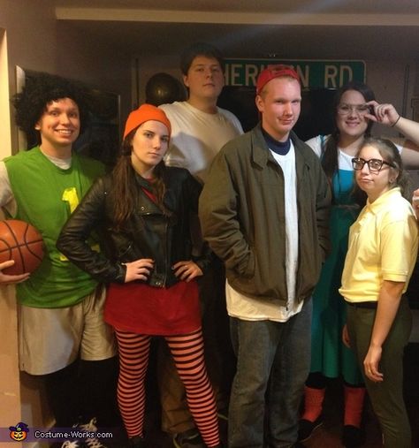 Matt: My friends and I decided to go as the main characters in the show Recess. We went to the thrift store and bought clothes that looked identical to the clothes... Cartoon Character Halloween Costumes, Recess Cartoon, Disney Channel Halloween, Character Halloween Costumes, Group Cosplay, 90s Tv Show, Costume Works, Halloween Series, Halloween Costumes Friends