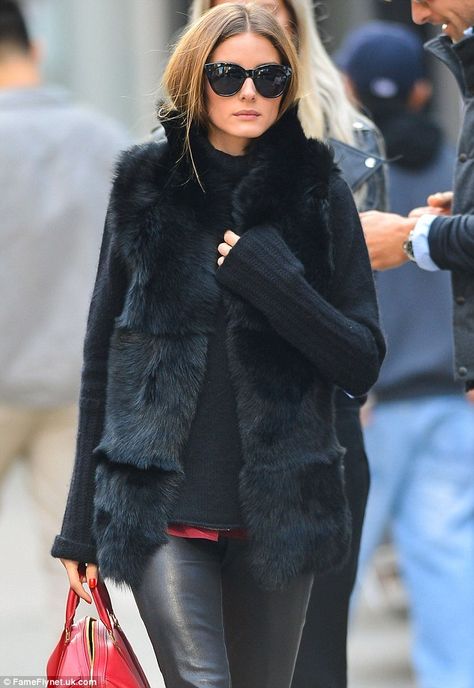 Need to find a nice gilet!!!!! Estilo Olivia Palermo, Olivia Palermo Style, Chic Coat, Mode Casual, Looks Street Style, Olivia Palermo, Fur Vest, Mode Inspiration, Winter Looks