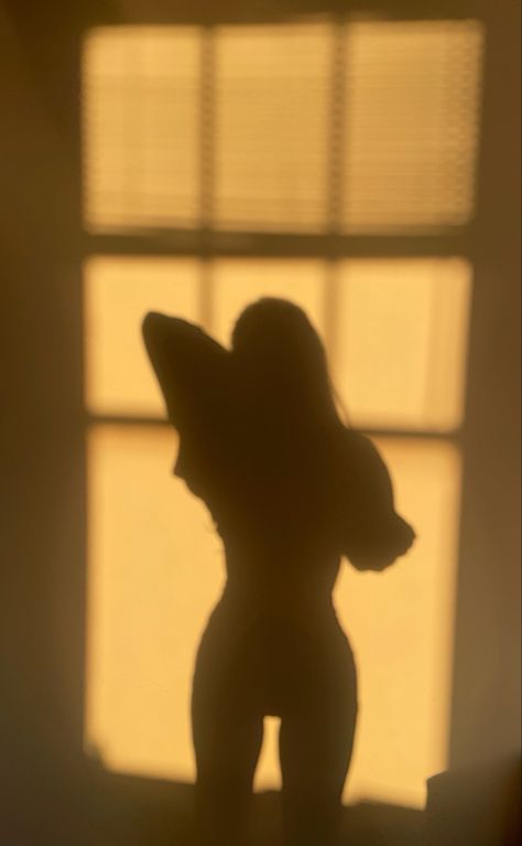 Shadow Tattoo Silhouettes, Sillouttes Images Aesthetic, Body Shadow Aesthetic, Body Shadow, Silhouette Aesthetic, Black Woman Silhouette, Shadow Portraits, Shadow Tattoo, Body Silhouette