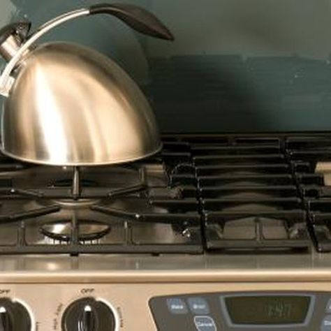 Remove hard water deposits inside your teakettle with household supplies. Clean Gas Stove Top, Black Gas Stove, Clean Stove Burners, How To Clean Burners, Gas Stove Burner, Stove Top Burners, Clean Stove, Stainless Steel Stove, Gas Stove Top