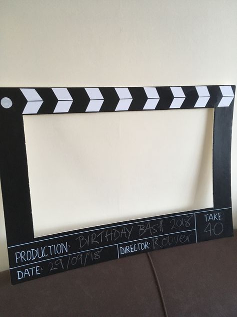 Movie Night Photo Booth Ideas, Hollywood Theme Decorations Diy, Movie Night Photo Backdrop, Cinema Party Ideas Decoration, Hollywood Party Ideas Decoration Diy, How To Make Your Own Photo Booth, Cinema Theme Party Decoration, Award Show Party Ideas, Film Themed Party