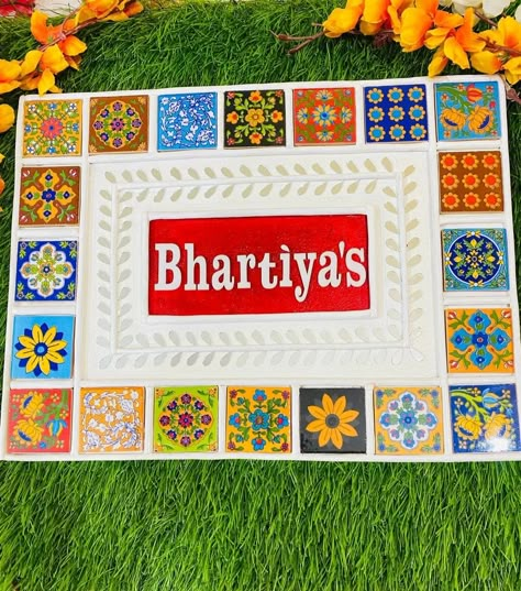 Nameplates Design Ideas For Home Diy, Lipan Art Nameplate, Mosaic Nameplate, Lippan Art Name Plates For Home, Lippan Art Name Plate Design, Clay Name Plates For Home, Handmade Name Plates For Home, Name Plates For Home Diy, Lippan Art Name Plate