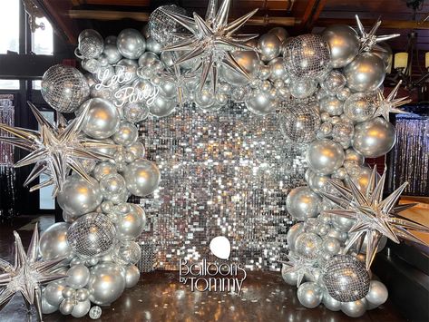 Chrome Birthday Decorations, Silver Shimmer Wall With Balloons, Disco Balloon Backdrop, Silver Theme Party Decoration, Silver Balloon Backdrop, Backdrop Setup, Diamond Theme Party, Chrome Balloons, Handmade Halloween Decorations