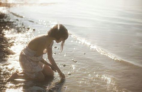 Playing In The Sand, 사진 촬영 포즈, Foto Ideas Instagram, Cinematic Photography, Arte Fantasy, Summer Dream, The Sand, Summer Aesthetic, Pose Reference