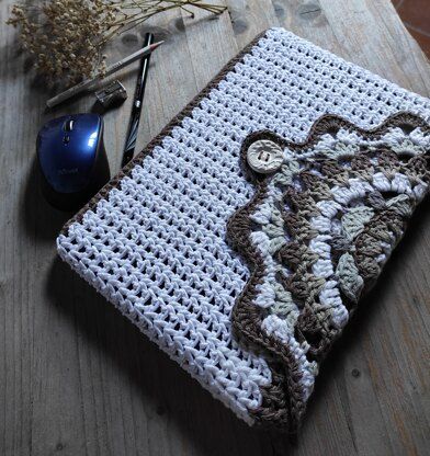 Laptop Cover Diy, Ipad Case Crochet, Laptop Cover Crochet, Crochet Laptop Cover, Crochet Tablet Case, Travel Notebook Cover, Crochet Tablet Cover, Crochet Ipad Case, Winter Crochet Ideas