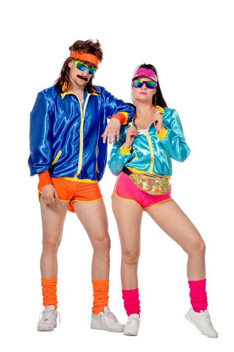 Super gave retro trainingspakken met korte broek voor dames en voor heren een bijpassend model Disco Roller Skating, 80’s Dresses, Leg Warmers Outfit, Roller Skating Outfits, Retro Disco, Bad Taste, Skating Outfits, Rock Punk, Roller Skate