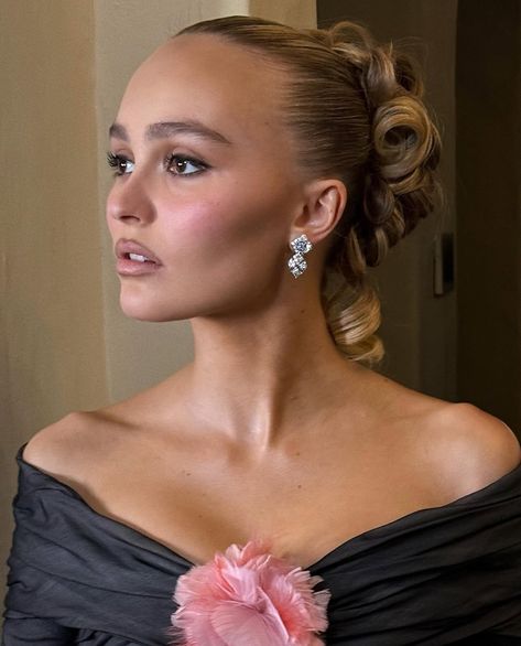 Lily Rose Depp 2024, Lily Rose Depp Makeup, Princess Updo, Alana Champion, Hollywood Hair, Lily Chee, Fall Mood Board, Rose Depp, Fall Mood