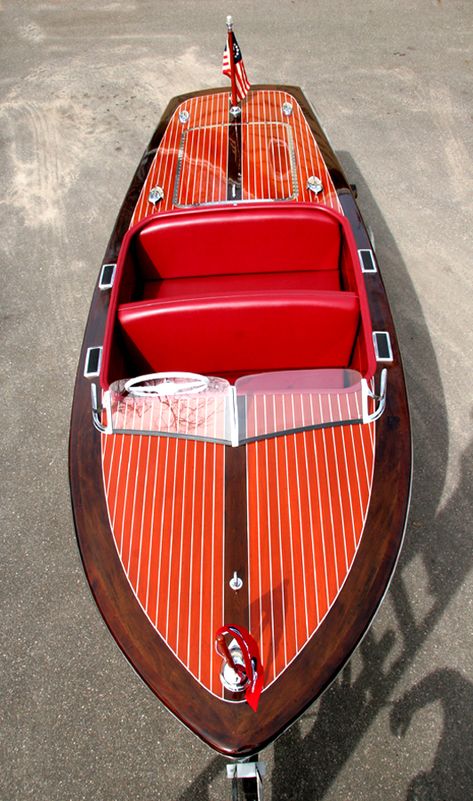 Antique Boats 1947 17' Chris-Craft Deluxe Runabout Cedar Strip Boat, Chris Craft Wood Boats, Chris Craft Runabout, Wooden Speed Boats, Mahogany Boat, Chris Craft Boats, Runabout Boat, Luxury Boats, Sail Life