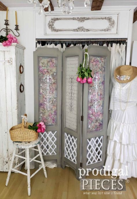 Shabby Chic Room Divider, Folding Screen Diy, Farmhouse Thrift Store Makeovers, Folding Screen Room Divider, Dressing Screen, Diy Room Divider, Screen House, Shabby Chic Room, Room Divider Screen