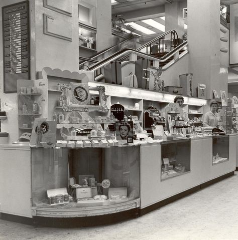 1960: The perfume department at the John Lewis Welwyn store. Mall Interior, Vintage Department Store, Vintage Store Displays, Vintage Mall, Log Furniture, Vintage Cosmetics, The Perfume, Department Stores, Old London