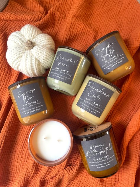 Autumn is all about celebrating cozy season. Who's with me? Chunky knit sweaters, warm blankets, mugs of hot cider, fresh baked pies, and snuggly nights by the fire. Add relaxing, non-toxic candles to the mix and you have the recipe for coziness! Fall Scented Candles, Baked Pies, Luxurious Gifts, Fall Candle Scents, Glass Candles, Hot Cider, Clean Fragrance, Cozy Season, Fall Scents