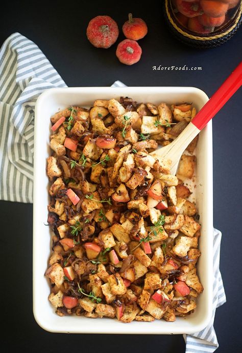 Easy caramelized onion and apple stuffing recipe Apple Onion Celery Stuffing, Apple Onion Stuffing, Onion Stuffing, Apple Stuffing, Fun Holiday Food, Vegetarian Thanksgiving Recipes, Stuffing Recipes For Thanksgiving, Vegetarian Thanksgiving, Onion Chicken