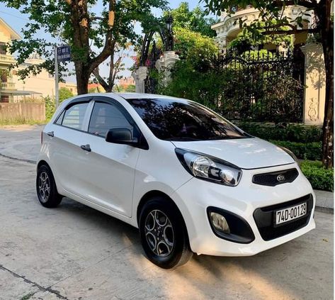 Small Mercedes Car, Kia Picanto Aesthetic, Small Cars For Teens, Small Car Aesthetic, Small Suv Cars, Car For Teens, Small Suv, Dream Cars Jeep, Kia Picanto