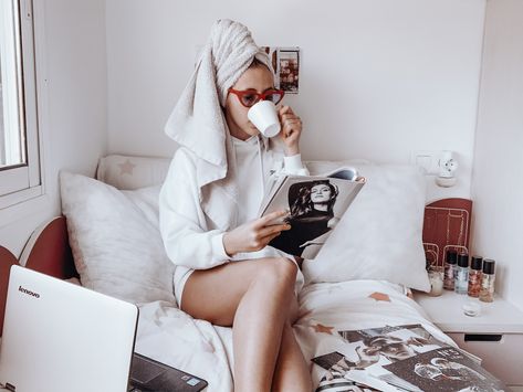 Reading Magazine Aesthetic, Shopping Stickers, Reading Magazine, Coffee Magazine, Magazine Aesthetic, Ig Aesthetic, Sweet Time, Magazine Vogue, Aesthetic Lifestyle