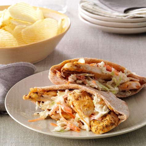 Pita Chicken, Chicken Pita Pockets, Greek Chicken Pita, Pita Pocket Recipes, Pockets Recipe, Greek Grilled Chicken, Chicken Pockets, Cucumber Sauce, Chicken Pita