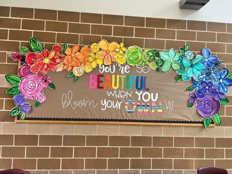 Unique Soft Board Decoration Ideas For School, Flower Bulletin Boards For School, School Exhibition Decoration Ideas, Exhibition Theme Ideas, Butterfly Bulletin Board Ideas, Flower Bulletin Board Ideas, Creative Display Boards For School, Flower Bulletin Boards, Foyer Designs