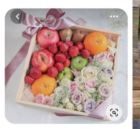 Fruit Box Ideas Gift, Fruit Flower Basket, Fruit Presentation, Fruit Bouquet Ideas, Goodie Basket, Floral Cake Design, Fruit Hampers, Fruit Bouquet, Food Bouquet