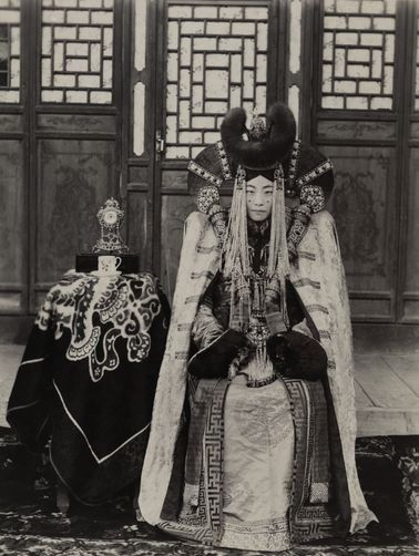 History - The End of Mongolian Monarchy And Queen Genepil, Queen Consort of the Last Mongol Khan — Joy V Spicer Mongolian Traditional Clothing, Royalty Clothing, Chinese Costume, Asian History, World Cultures, Central Asia, Ancient Chinese, Chinese Culture, Historical Clothing