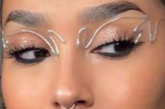 Tiktok Makeup Trends, Robot Makeup, Monolid Eye Makeup, Eyeliner Shapes, Tiktok Makeup, Graphic Makeup, Birthday Makeup, Graphic Eyeliner, New Looks