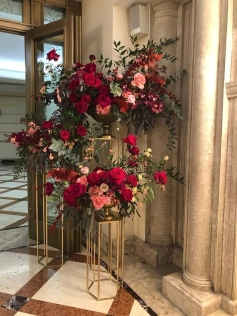 Red Fall Wedding Centerpieces, Burgundy Wedding Backdrop Reception, Tall Fall Centerpieces, Burgundy Wedding Table Decor, Wedding Decor Ideas Receptions, Burgundy Floral Arrangements, Burgundy Floral Centerpieces, Burgundy Wedding Ceremony, Fall Centerpieces Wedding