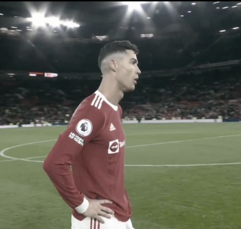 Cristiano Ronaldo Angry, Ronaldo Crying, Cr7 Manchester United, Cr7 Icons, Young Ronaldo, Ronaldo Style, Ronaldo Manchester, Ronaldo Quotes, Ronaldo Photos