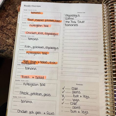 Weekly Overview/ Grocery List, Workouts, Meal Plan @thedailee_ #dailyweeklymonthlyyearlyplanner #dailyplanner #autumn #thedaileeplanner #momlife #weeklymealplan #lists #books #planners #newplanner Asparagus Breakfast, Weekly Overview, Steak Potatoes, Grocery Shopping List, Pizza Salad, Banana Breakfast, Shopping List Grocery, Steak Dinner, Breakfast For Dinner