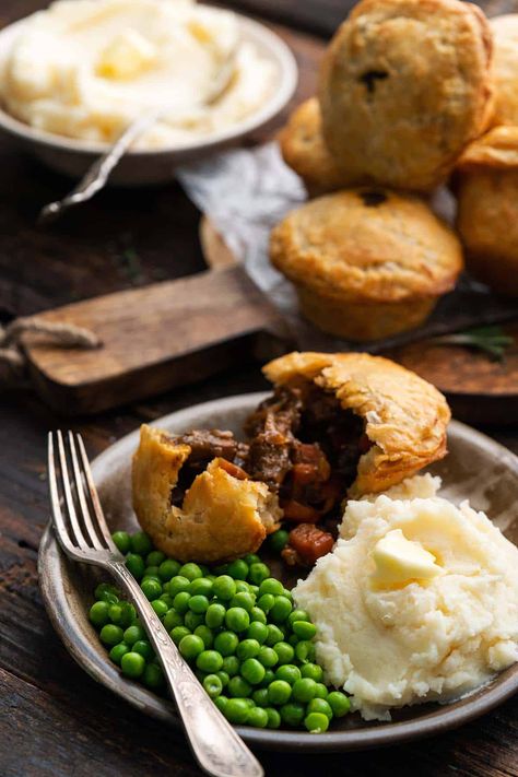 plate of beef pie with mashed potatoes and peas British Pie And Mash, Mini Pot Pies, Irish Beef Stew, Pie And Mash, Irish Beef, Beef Pot Pies, Irish Recipes, British Food, Beef Stew