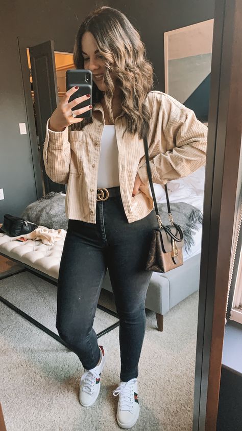 Tan Jean Jacket Outfit, Business Casual Outfits Midsize Women, Hairstylist Outfits, Chucks Outfit, Corduroy Outfit, Mom Ootd, Curvy Casual Outfits, Outfits Con Jeans, Trendy Outfit Ideas