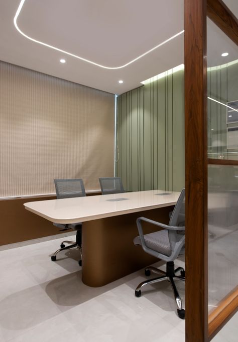 Based on the taste and design brief Komal Solanki Designs – KSD decided to go for a contemporary design for this Minimalist Office in 1800 Sq. Ft., area in Mumbai, Maharashtra. Since the office had a lot of glass it has been planned for cabins to maximize the natural light coming into the workstation, thereby reducing the usage of artificial lighting to the minimum and giving a visually bigger feel to every office cabin module. Office Cabin Lighting, It Office Cabin Design, Minimalist Office Furniture, Small Office False Ceiling Design, Small Office Ceiling Design, Office Cabin Ceiling Design, Cabin Table Design, Small Office Design Interior Workspace Inspiration, Office Interior Design Modern Corporate