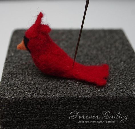 Needle Felt Tutorials Step By Step, Felting Animals, Felting Tutorial, Handmade Animals, Felting Needles, Needle Felting Tutorial, Needle Felting Diy, Wet Felting Projects, Needle Felted Christmas