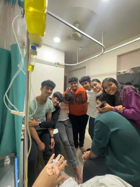 Hospital With Friends, Saline Snap, Hospital Snap Story, Fake Hospitalized Snaps, Hospital Fake Story, Hospital Snaps, Hospital Friends, Hospital Snap, Hands With Drip In Hospital