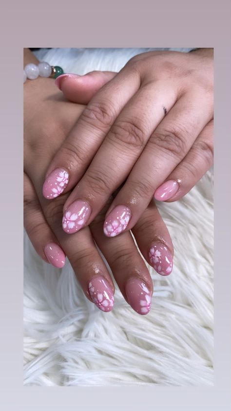 Sakura Flower Nails, Cherry Blossom Nails Acrylic, Nails Cherry Blossom, Cute Short Round Nails, Blossom Nails, Round Acrylic Nails Design, Cherry Blossom Makeup, Sakura Nails Design, Japanese Cherry Blossom Nails