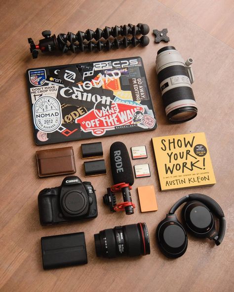 Photography Account, Fotocamere Vintage, Estilo Clean, Everyday Bag Essentials, Canon 5d Mark Iv, 5d Mark Iv, Backpack Essentials, Inside My Bag, Tech Bag