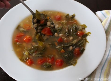 Mary Ellen's Cooking Creations: Escarole & White Bean Soup Kale And Bean Soup, Green Beans Soup, Bean Soups, Navy Bean Soup, Resistant Starch, Making Soup, Navy Beans, Navy Bean, Kale Soup