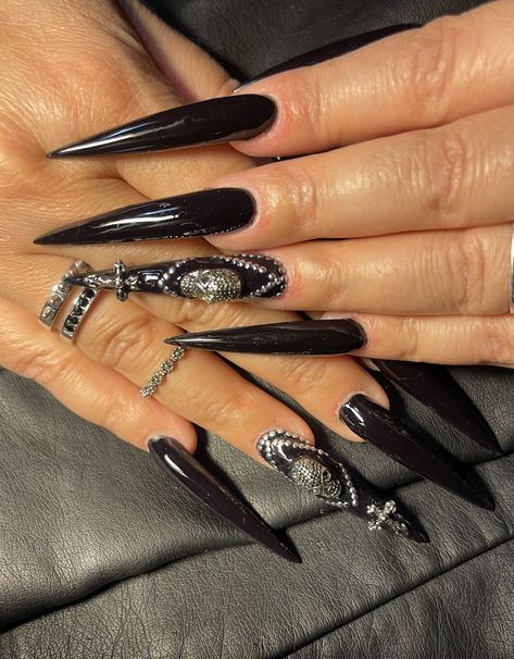 Pointy Nail Designs, Long Black Nails, Horror Nails, Black Stiletto Nails, Sharp Nails, Pointy Nails, Gothic Nails, Claw Nails, Goth Nails