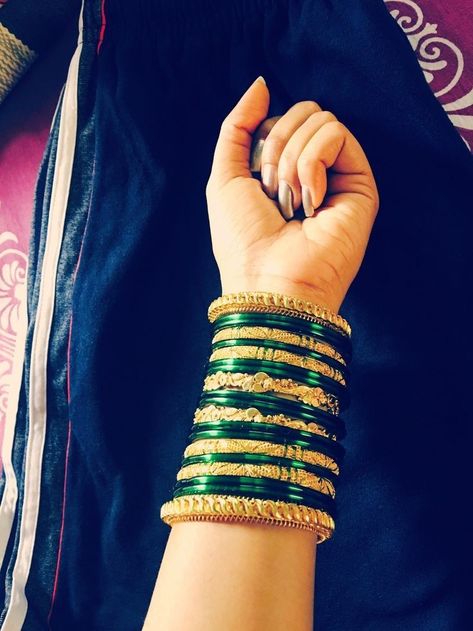 Glass Bangles Indian, Bangle Outfit, Marathi Bride, Wedding Bangles, Colorful Bangles, Bangles Indian, Wedding Jewellery Collection, Gold Bride Jewelry, Indian Jewelry Sets