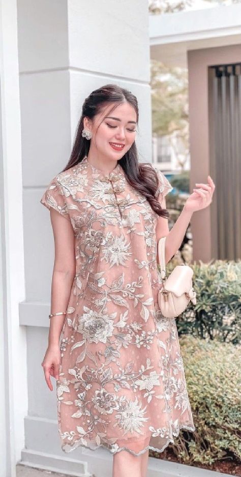 Baju Imlek Chinese Dresses, Dress Batik, Womens Professional Fashion, Chinese Dresses, Batik Fashion, Qipao Dress, Simple Dress, Batik Dress, Chinese Dress