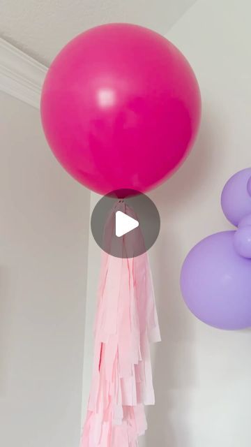 Meredith | Party, Entertaining & Home on Instagram: "Love jumbo balloons but not the price of helium?! Try this hack to get the look for less! 🎈

Comment jumbo for links! 

**easy tassel tutorial coming Monday!**

#balloonhacks #balloondecor #balloondecorations #jumboballoons #birthdaypartydecor #diyballoon" Ballon Decoration Ideas At Home Easy, Tassel Tutorial, Balloon Hacks, Tassels Tutorials, Jumbo Balloons, Balloon Stands, Big Balloons, Balloon Diy, Helium Balloons