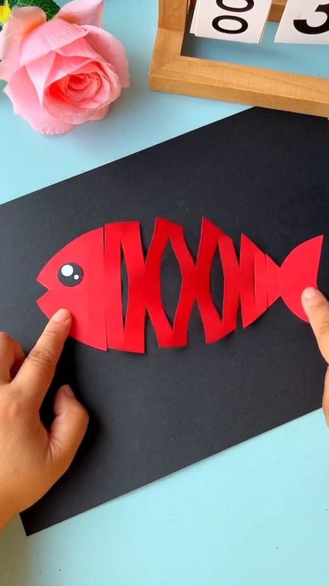 Diy Backdrop Ideas, Easy Paper Crafts For Kids, Ideas For Parties, Preschool Arts And Crafts, Fish Crafts, Hand Crafts For Kids, Backdrop Ideas, Animal Crafts For Kids, Handmade Paper Crafts