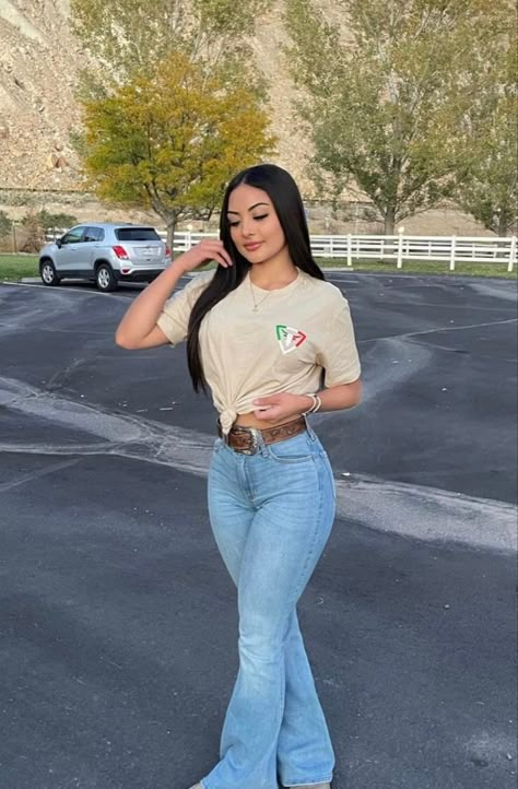 @jasmine.llopezz on ig Hispanic Girl Outfits, Takuachita Outfits, Takuache Girl Outfits, Cute Cowgirl Outfits, Latina Outfits, Outfits For Mexico, Latina Fashion Outfits, Western Wear Outfits, Cute Country Outfits