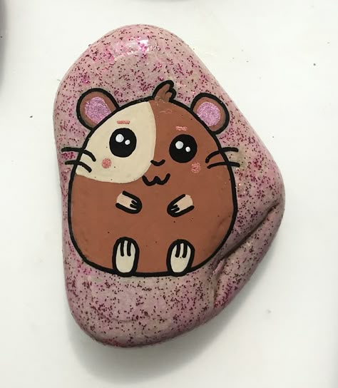 Animal Rock Painting Ideas, Cute Animal Painted Rocks, Mice Painted On Rocks, Hamster Painting Easy, Mouse Painted Rocks Ideas, Pigs Painted On Rocks, Hamster Painted Rock, Art Competition Ideas, Painted Rock Animals