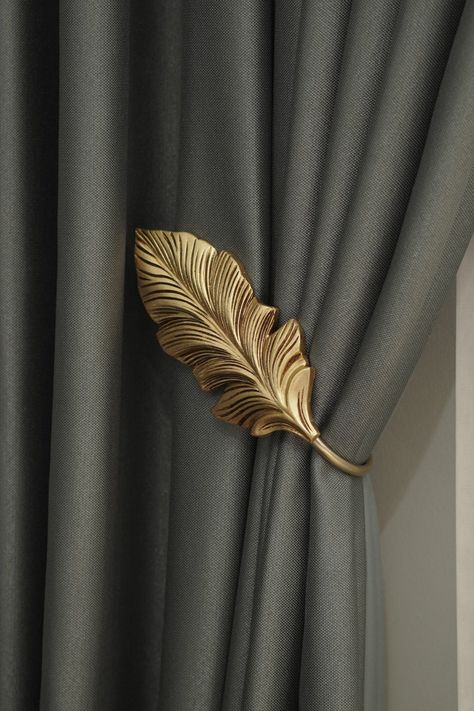 New Stylish Curtain design for bed room 2025 https://youtu.be/OStIwEkEJ_w?si=rZjcuyF19mqoEMNy Curtains Tie Backs Ideas, Curtain Hooks Tie Back, Curtain Holders Ideas Hooks, Tiebacks For Curtains Ideas, Diy Curtain Holdbacks, Curtains Holder, Curtain Holdback, Curtain Holders, Drapery Tie Backs