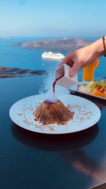 Volcano Dessert, Michelin Dessert, Molecular Gastronomy Plating, Michelin Food, Gastronomy Food, Fine Dining Desserts, Baking Stuff, Molecular Gastronomy, Michelin Star