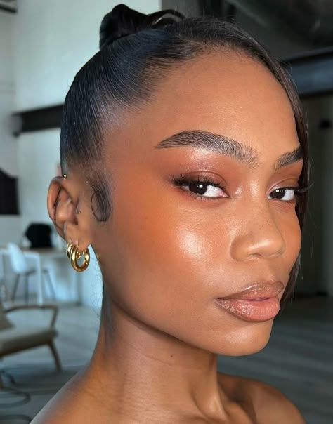 Bronzed Makeup Look Sun Kissed Black Women, Natural Clean Girl Makeup Black Woman, Lipliner Black Women, Black Woman Wedding Makeup Dark Skin, Low Contrast Makeup Black Women, Subtle Eye Makeup For Brown Eyes, Latte Makeup Black Woman, Glowy Makeup Black Women, Brown Natural Makeup