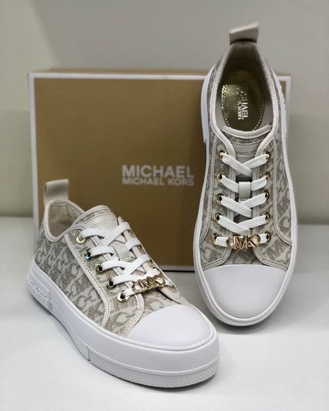 Coach Shoes Outfit, Tenis Dior, Louis Vuitton Sneaker, Dior Store, Michael Kors Shoes Sneakers, Michael Kors Sneakers, Elegant Outfit Classy, Trendy Shoes Sneakers, Pretty Shoes Sneakers